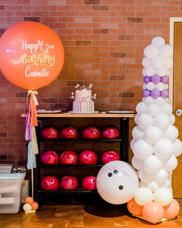 The ‘On This Day’ reminder always brings back the sweetest memories and reminds me of all the fun pics I never posted! This bowling-themed party🎳 was for two beautiful girls, and their mama @ashleylkilpatrick is truly one of the best. Time really flies 🫶🏼

📍- @starsandstrikes, Huntsville, AL