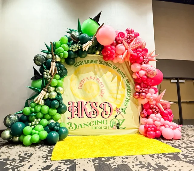 Another year jazzing up @heidiknightschoolofdance’s recital, this time with a Wizard of Oz meets Wicked twist! 💖💚 I always look forward to this one. The themes are creative, the energy is high, and the memories made are the best part. Thank you, Heidi, for trusting me to bring the fun year after year! 🎉🎈✨